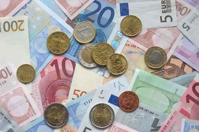 Nou minim istoric pentru leu: Euro cotat la 4,6009 lei