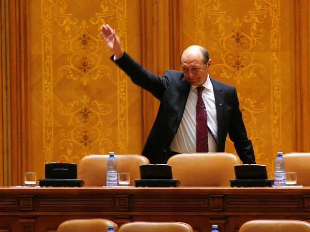 CRONOLOGIE. Cum îşi modifică declaraţiile lui Băsescu, după propriile interese