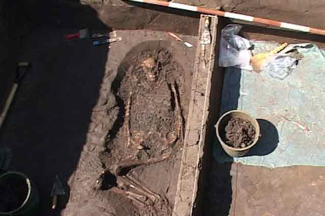 Mormântul unui războinic de acum 4000 de ani este cercetat de arheologi zilele acestea la Costâna în judeţul Suceava