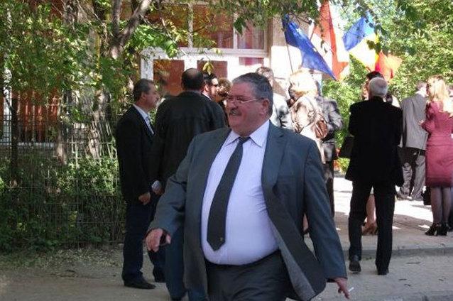 Senatorul Cezar Măgureanu, implicat într-o reţea de evaziune fiscală. Gruparea infracţională, sprijinită de şefi ai ANAF