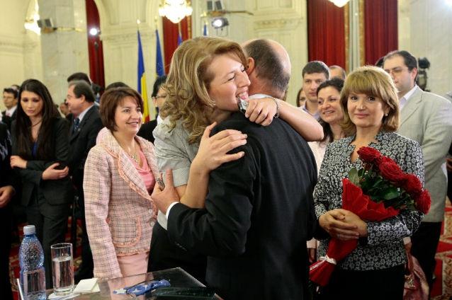 Fata lui Băsescu, notar de un milion de euro