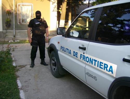 Rarisim! Mită de peste 1.600 de euro refuzată de un poliţist de frontieră