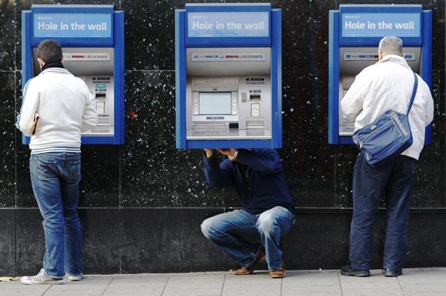 Român condamnat la patru luni de închisoare, în Anglia, pentru furt din ATM-uri