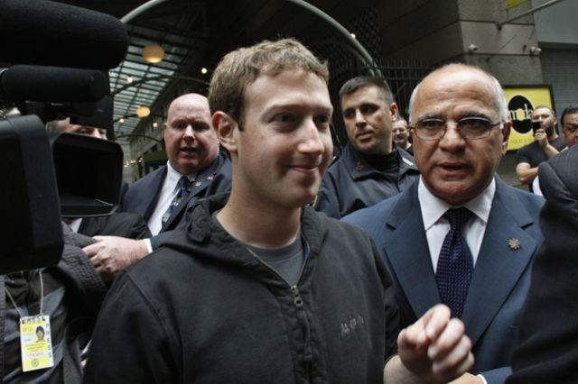 Cotaţia Facebook a atins un nou minim, iar Zuckerberg a ieşit din top 10 al miliardarilor din IT