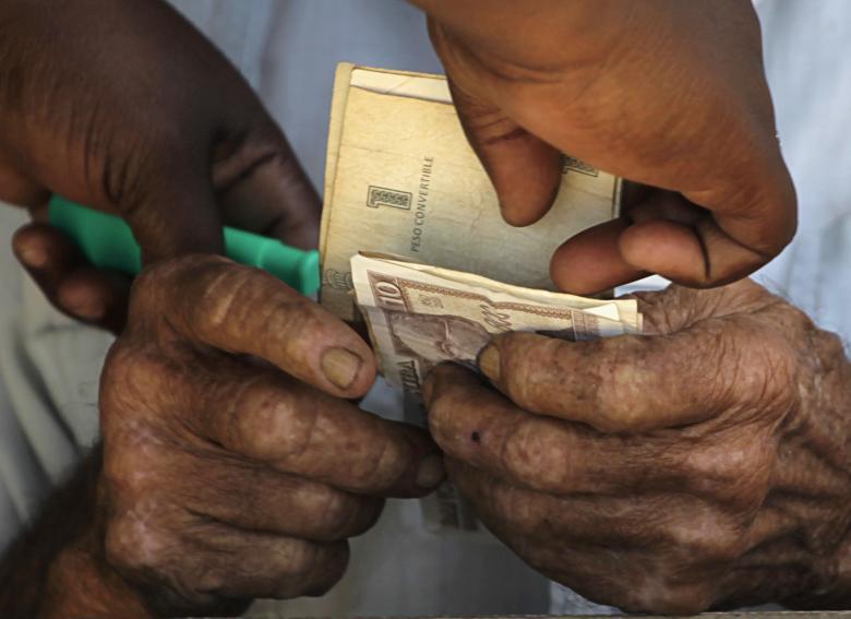 CUBA: Retrageri masive din bancile straine. Miliarde de dolari au disparut