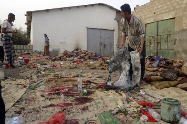 Atentat sinucigaş în Yemen: cel puţin 42 de oameni au murit