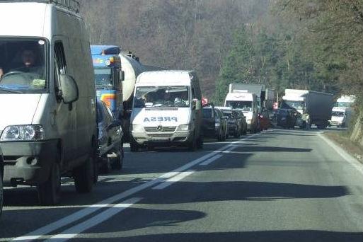 INFOTRAFIC: Traficul a fost deviat pe DN 1A din cauza aglomeraţiei de pe Valea Prahovei