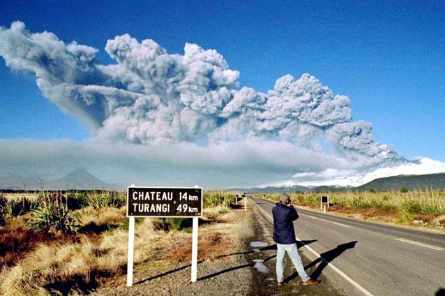 Erupţia unui vulcan din Noua Zeelandă pune în pericol populaţia din zona centrala a insulei nordice