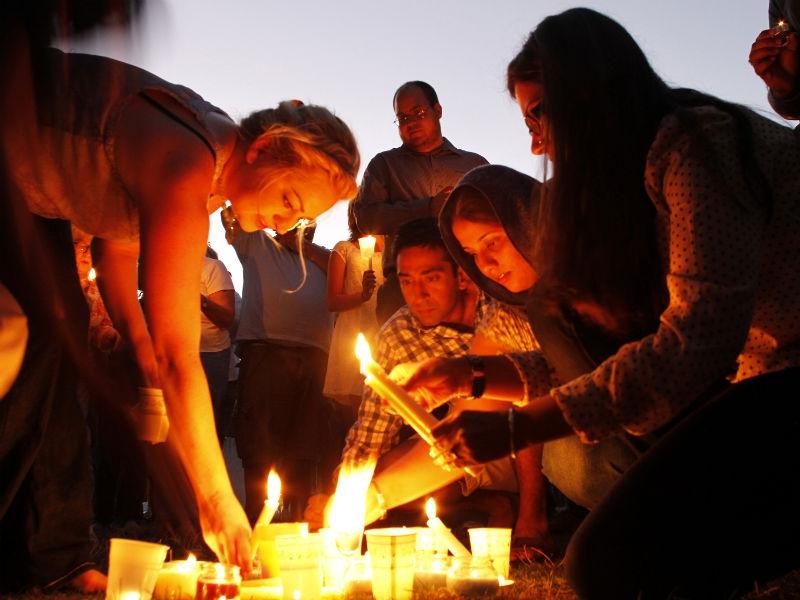 Şapte morţi în SUA, inclusiv atacatorul, într-un atac armat comis la un templu
