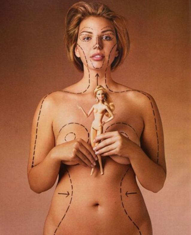 FURORI  PE INTERNET Cum ar arăta Barbie în realitate? Vezi o fotografie cu dimensiunile reale ale păpuşii