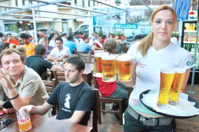 Jumătate dintre români au consumat bere în ultima lună