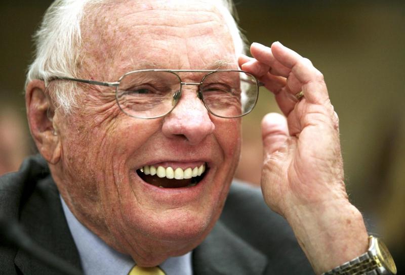 Neil Armstrong, primul om care a păşit pe Lună, a suferit o intervenţie cirurgicală 15790034