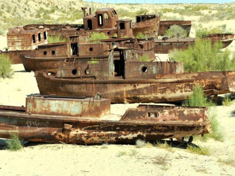 DACIOŢII: Portul fără vapoare. Marea Aral