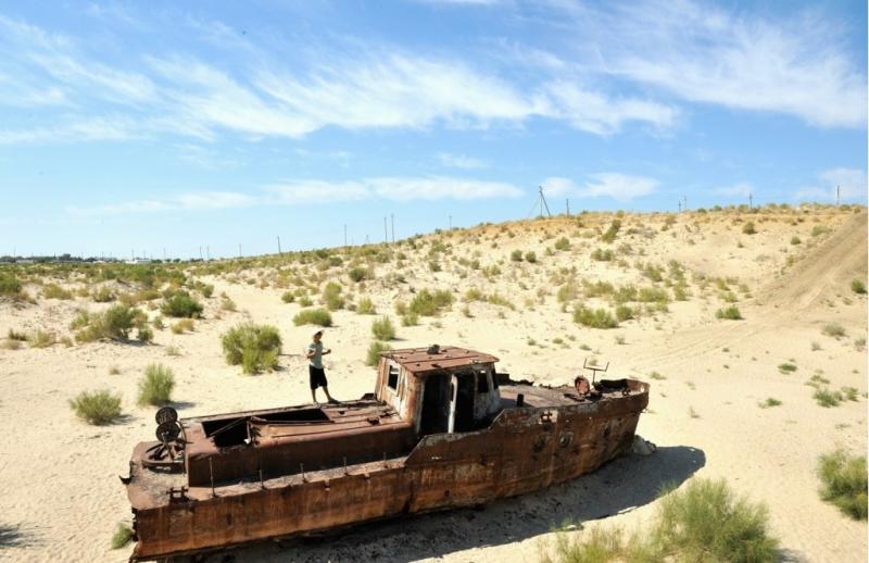 DACIOŢII: Portul fără vapoare. Marea Aral