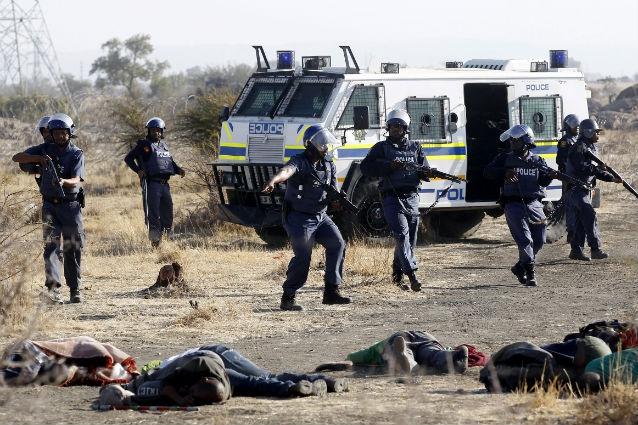 Confruntări violente în Africa de Sud: cel puţin 7 mineri au fost ucişi de poliţie