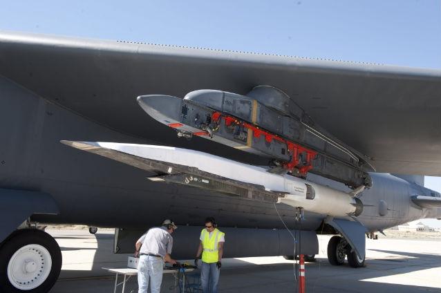 US Air Force anunţă eşecul zborului experimental al avionului construit să zboare cu 7.300 km/h (VIDEO)