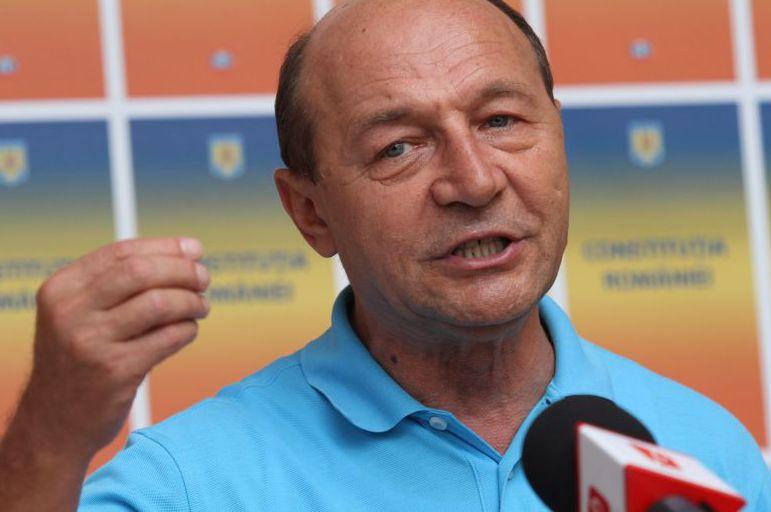 Băsescu: E ilegală scoaterea de pe listele electorale a românilor cu rezidenţă în străinătate sau a celor cu buletinele expirate