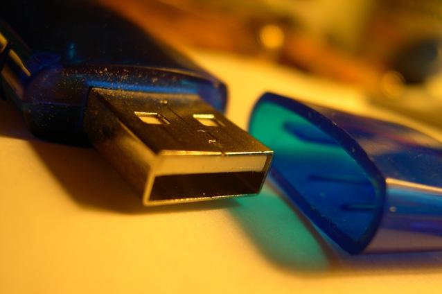 S-a furat cel mai preţios stick USB din Franţa. Vezi ce conţinea