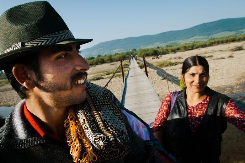 Liberation demontează cinci clişee despre ţigani: Nu există romi nomazi. Marea majoritate este sedentară