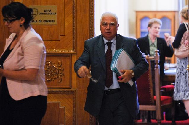 Cine este judecătorul CCR care l-a scăpat pe Băsescu de plata a peste un milion de euro