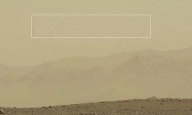 Noi imagini bizare filmate pe Marte: Patru obiecte misterioase au fost surprinse de robotul spaţial "Curiosity" (VIDEO)