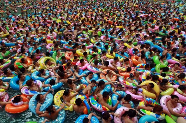 CULMEA SCÂRBOŞENIEI: 90 % fecale şi urină, conţinutul piscinelor din China (VIDEO)