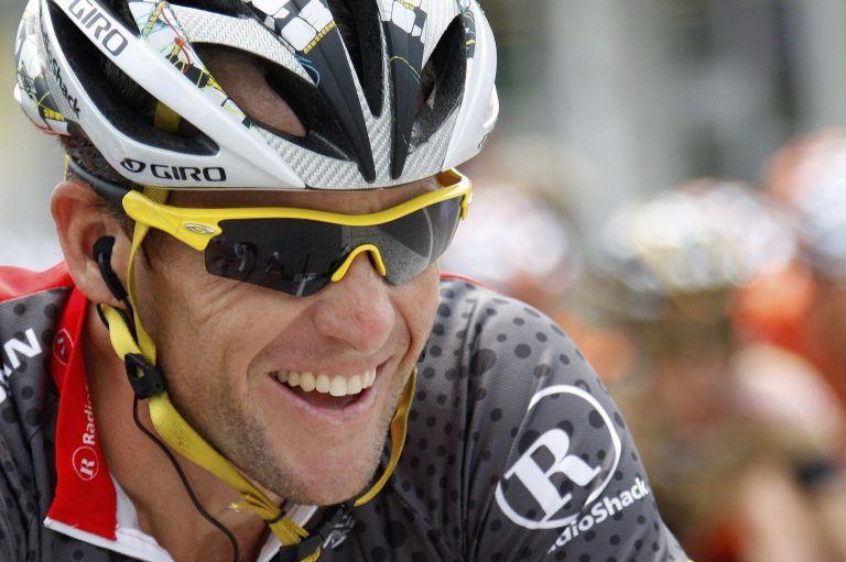 Şoc în ciclism! Lance Armstrong pierde cele şapte titluri cucerite în Turul Franţei şi este suspendat pe viaţă