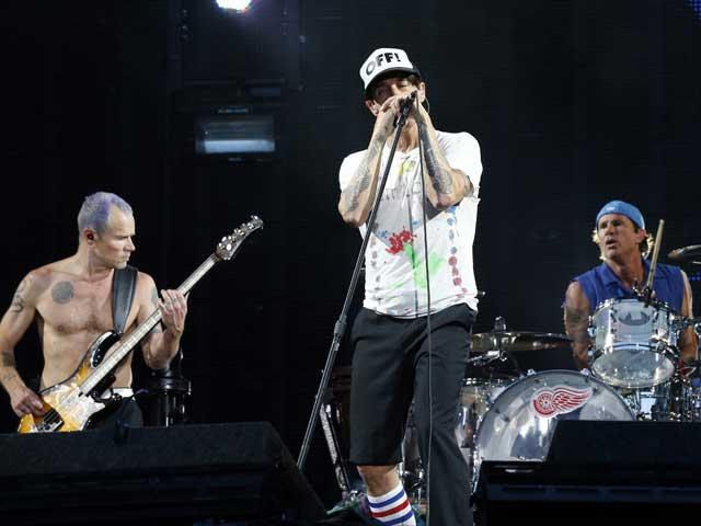 Red Hot Chili Peppers a spart gheaţa: show rock pe stadion