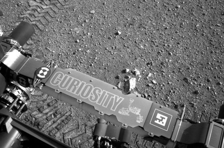 Robotul Curiosity urmează să preleveze primele mostre de sol marţian