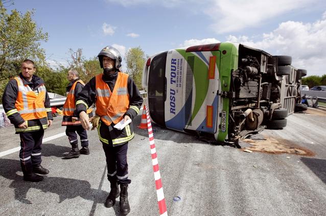 Grav accident al unui autocar cu români în Franţa. Un copil a decedat, 12 persoane - în stare gravă
