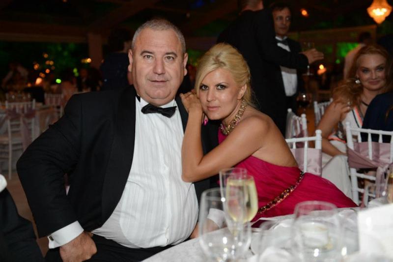 Elena Udrea ne arată fotografii de la nunta Elenei Băsescu. BOC şi COCOŞ, umăr lângă umăr (GALERIE FOTO) 17037299