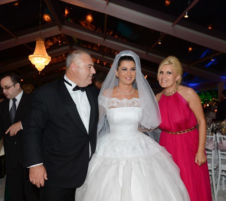 Elena Udrea ne arată fotografii de la nunta Elenei Băsescu. BOC şi COCOŞ, umăr lângă umăr (GALERIE FOTO) 17037300