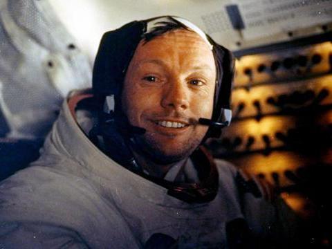 Legendarul astronaut Neil Armstrong îşi va dormi somnul de veci în ocean