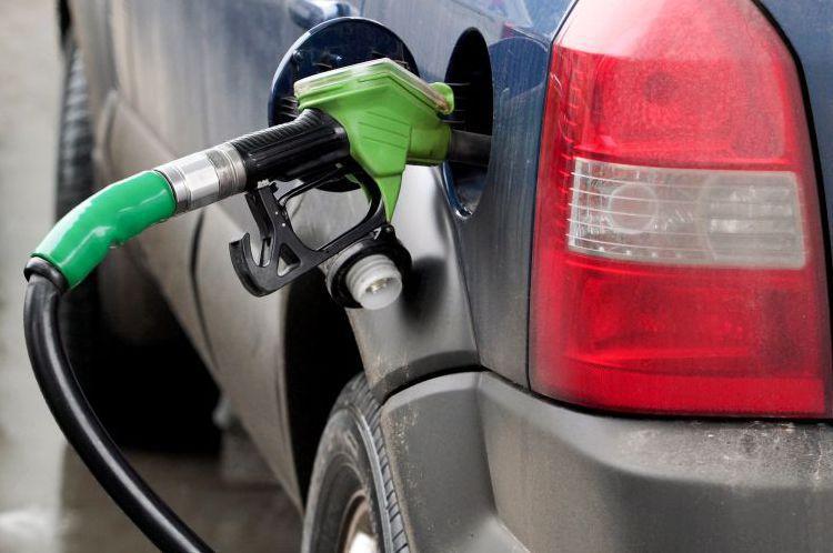 Noi scumpiri la carburanţi: Petrom a majorat preţul benzinei cu 5 bani pe litru