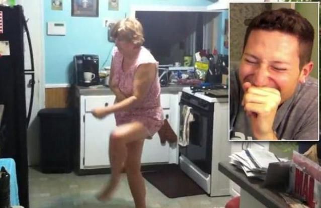 Şi-a filmat mama somnambulă, iar rezultatul a devenit viral pe Internet (VIDEO)