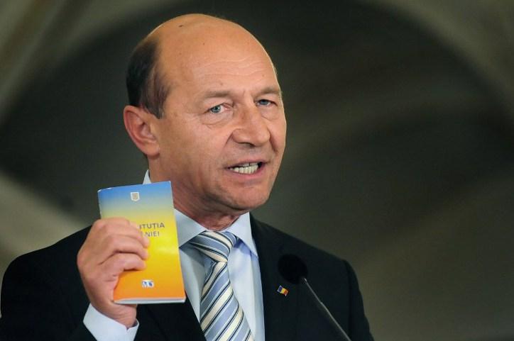 Băsescu, membrilor Comisiei de la Veneţia: Guvernul şi majoritatea parlamentară au comis "un lanţ de abuzuri"