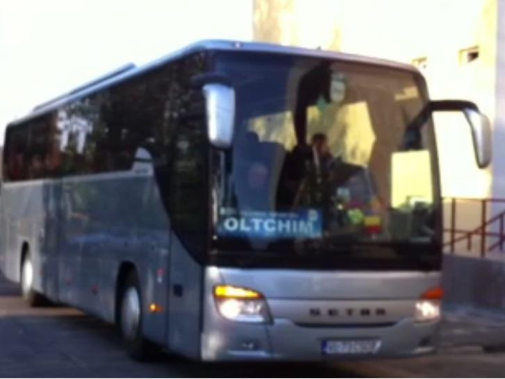"ANTI VÂLCEA, ANTI OLTCHIM". Autocarul echipei Oltchim Râmnicu Vâlcea, vandalizat la Zalău