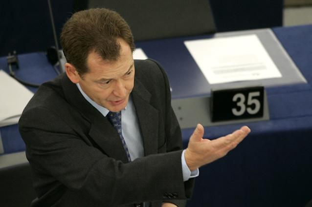 Graham Watson cere socoteală Comisiei Europene: "De ce se insistă să se aplice regula cvorumului în România?"