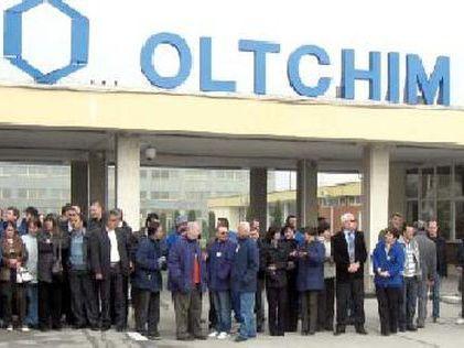 Proteste suspendate la Oltchim. Salariaţii aşteaptă rezultatele negocierilor
