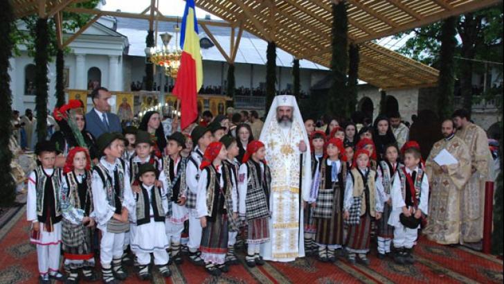 Patriarhul Daniel: „Criza spirituală şi morală din societate sunt cauze ale eşecului şcolii româneşti din ultimii doi ani”