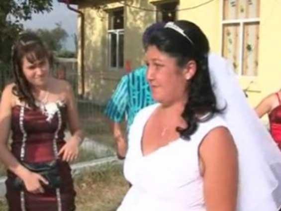 O mireasă din Vâlcea a devenit mamă chiar în ziua nunţii ei