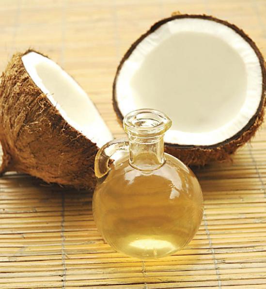 Beneficiile uleiului de cocos. Stimulează metabolismul şi te ajuta să slăbeşti