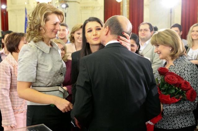 Încă un Băsescu în politică. Fiica cea mare a peşedintelui va candida pentru un loc în Parlament