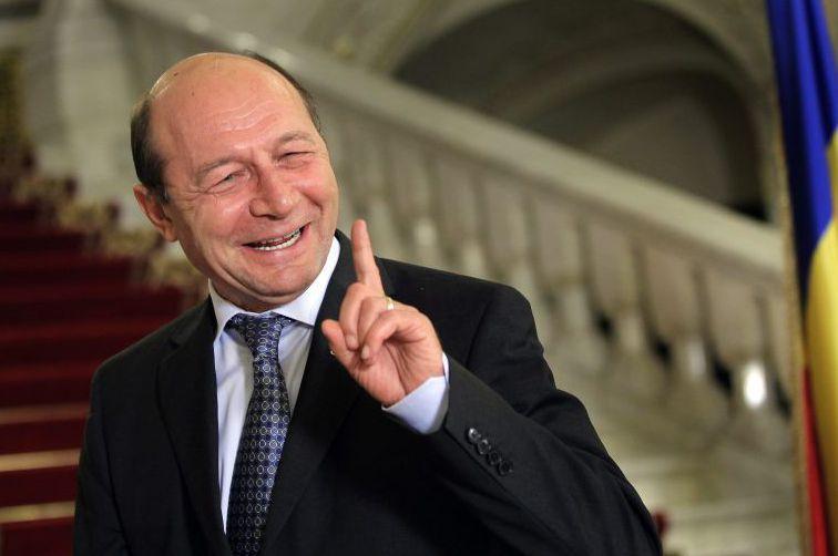 Primarul Iaşiului: Băsescu va fi în continuare jucător, va muta piesele pentru a influenţa votul de la alegeri spre PDL