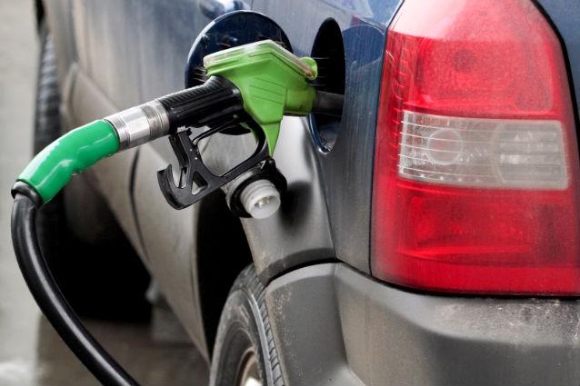 Ştire (aproape) incredibilă: OMV Petrom anunţă ieftinirea carburanţilor. Vezi cât vor costa