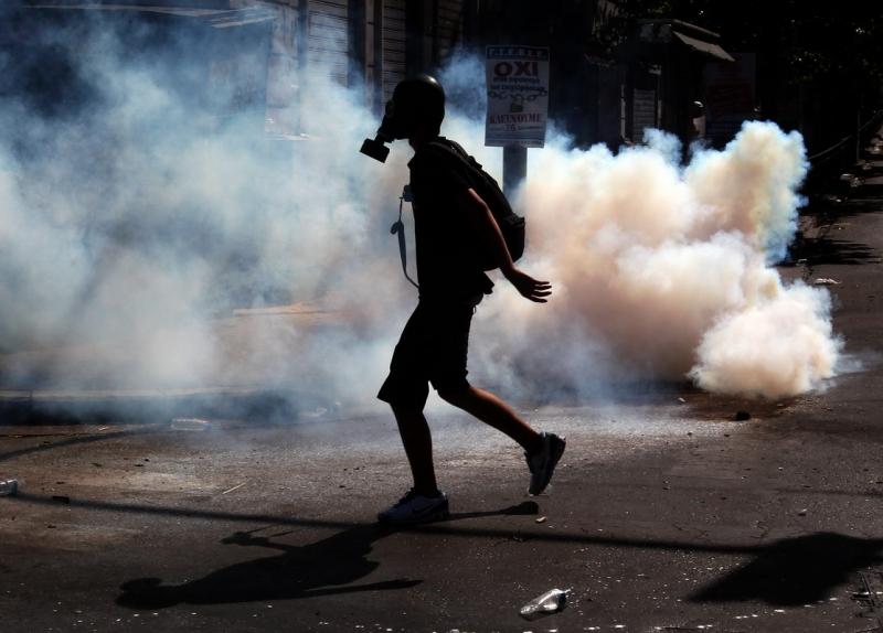 Grecia este paralizată de de protestele violente de la Atena şi de greva generală de 24 de ore 18138655