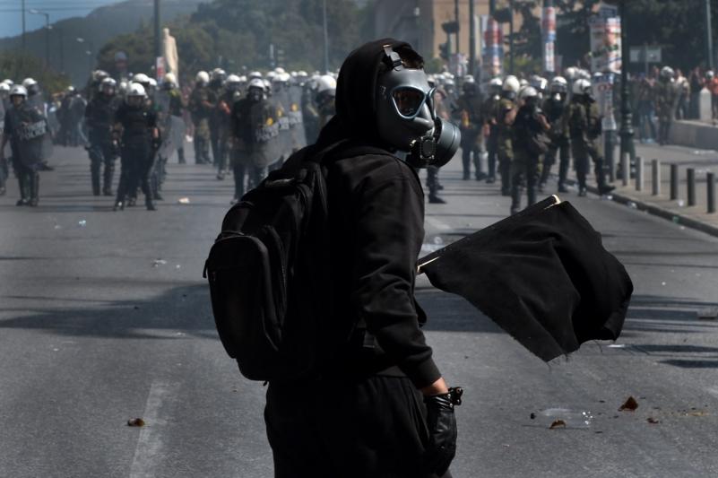 Grecia este paralizată de de protestele violente de la Atena şi de greva generală de 24 de ore 18138661
