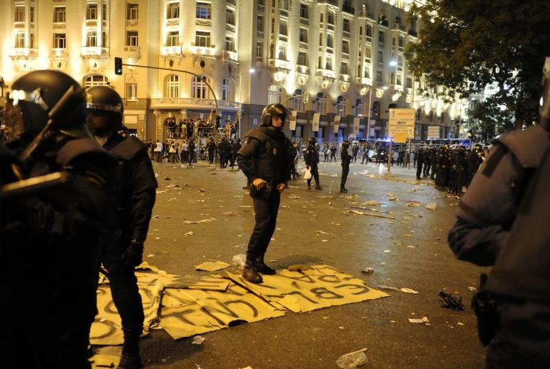 Proteste deosebit de violente la Madrid în timpul nopţii dintre 25-26 septembrie 2012 18132135