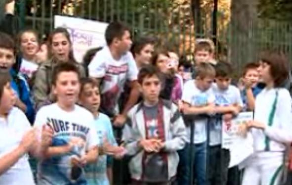 Protest reluat la Şcoala 169 din Capitală: Zeci de elevi refuză să intre la ore