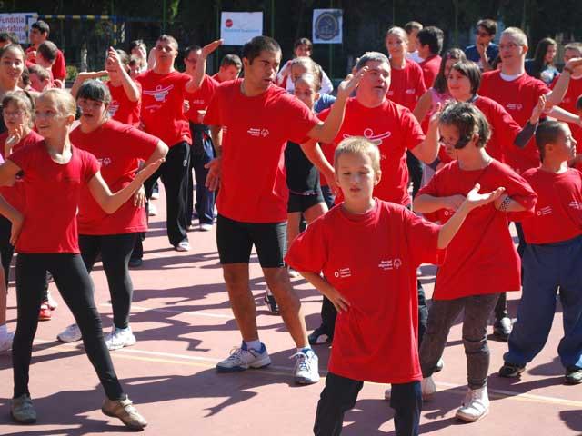 Special Olympics cu tinerii care suferă de Sindromul Down
